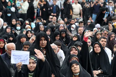حال و هوای حرم مطهر رضوی در زمان سخنرانی نوروزی مقام معظم رهبری