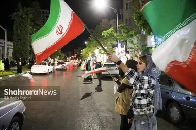 گزارش تصویری | پنجاه‌ودومین موج از حضور حماسی شبانه مردم مشهد در خیابان‌ها