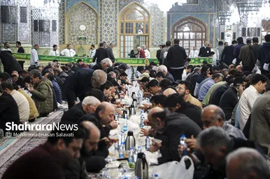 گزارش تصویری | ضیافت افطار در حرم مطهر رضوی