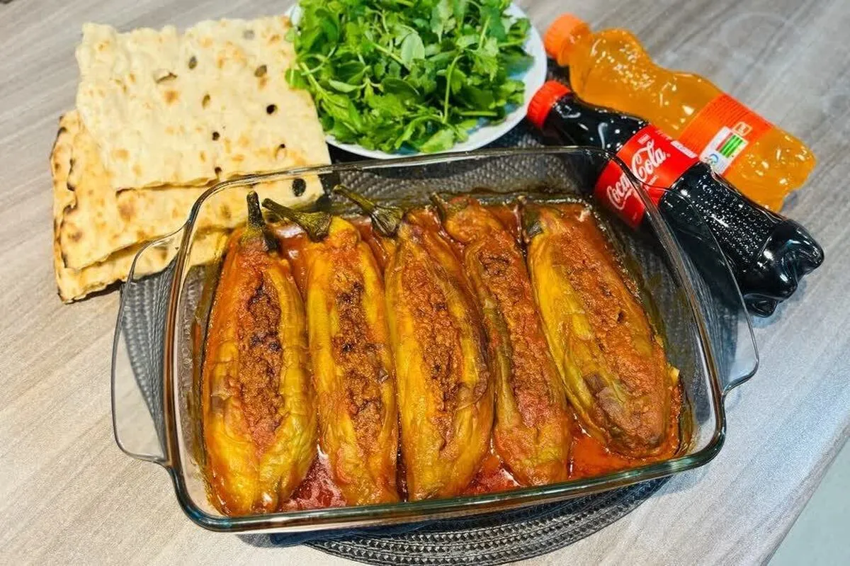 طرز تهیه بادمجان شکم‌پر در منزل + فیلم