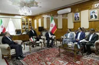 دیدار سخنگو و رئیس هیئت مذاکره‌کننده دولت نجات ملی یمن با عراقچی در عمان (۲۹ بهمن ۱۴۰۳)