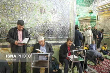 لحظه تحویل سال ۱۴۰۳ در حرم حضرت شاهچراغ (ع)