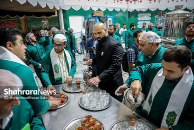 عرض ارادت قهرمانان ورزش ایران در حرم مطهر رضوی