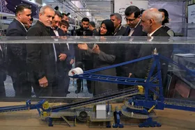بازدید رئیس&zwnj;جمهور از نمایشگاه &laquo;پیشگامان پیشرفت&raquo; + عکس (۶ بهمن ۱۴۰۳)