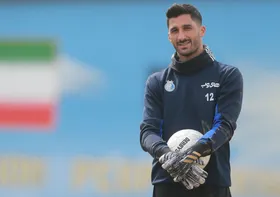 پرسپولیس دروازه بان جذب می کند؟