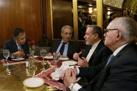 عراقچی در رستورانی در قاهره با سه وزیر خارجه پیشین مصر دیدار کرد