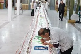 پخت کیک ۱۱۰ متری در مشهد مقدس به مناسبت عید غدیر