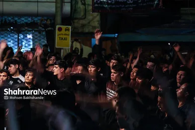 عکس‌هایی از مراسم علم کشیِ مهاجران افغانستانی در گلشهر مشهد
