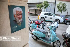 ویدئو | لحظه حمله فرد ناشناس با کوکتل مولوتوف به ستاد سعید جلیلی در مشهد