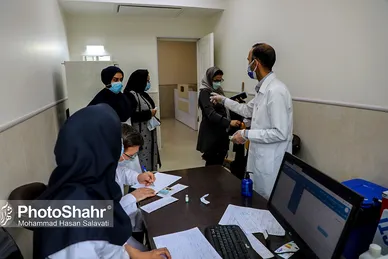 واکسیناسیون سالمندان بالای ۸۰ سال در مشهد