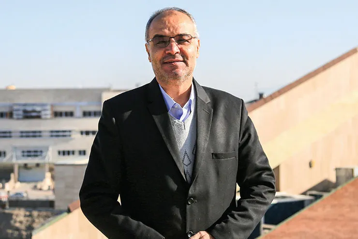 ما کمتر سیاست زده شدیم