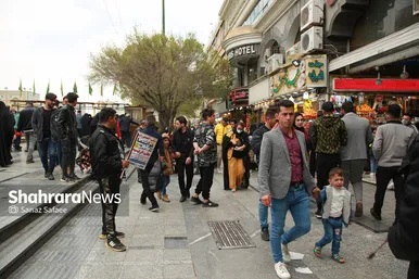 حضور زائران نوروزی در خیابانهای اطراف حرم مطهر رضوی
