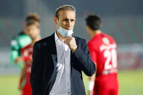 یحیی گل&zwnj;محمدی خواهان اخراج فرد نزدیک به مدیرعامل پرسپولیس