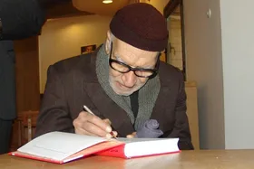 مهدی آذریزدی؛ بال پرواز برای سفر به سرزمین داستان&zwnj;های کهن | مروری بر زندگی پدر &laquo;ادبیات کودک و نوجوان&raquo;