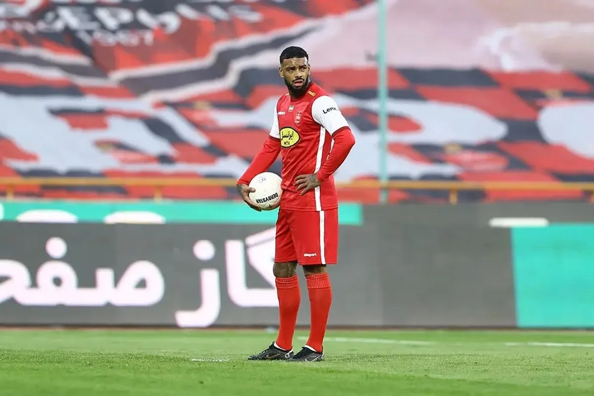 پرسپولیس به لوکادیا مجوز بازی نمی‌دهد