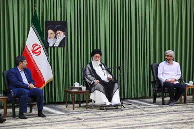 دیدار مسئولان و خبرنگاران شهرآرا با امام جمعه مشهد