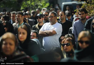 عکس‌هایی از تشییع پیکر رضا داودنژاد