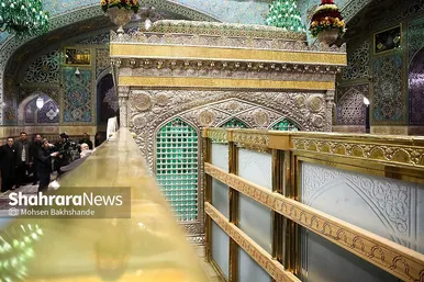 غبارروبی مضجع منور امام رضا(ع)