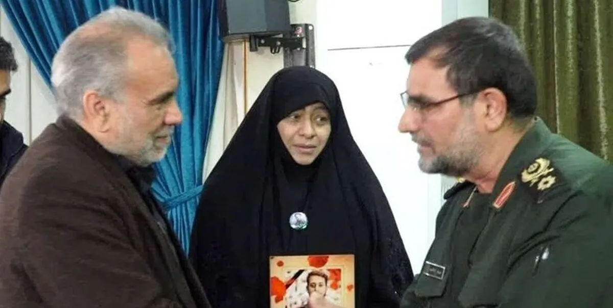 فرمانده نیروی دریایی سپاه با خانواده شهید دانیال رضازاده دیدار کرد