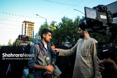 تشرف زائران و مجاوران رضوی به حرم امام رئوف در روز زیارتی آن حضرت