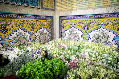 چراغانی و گل آرایی حرم مطهر رضوی به مناسبت میلاد امام رضا (ع)