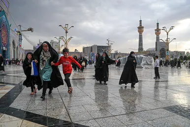 گلباران حرم مطهر رضوی در شب میلاد امام رضا(ع)