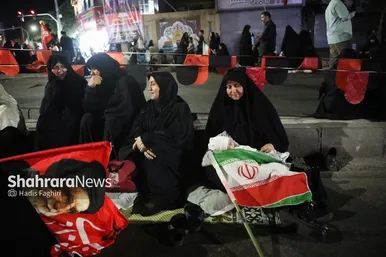 گزارش تصویری | مردم مشهد همچنان پای کار انقلاب