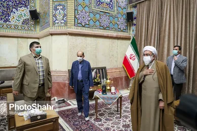 اهدای مدال‌های حسین رضازاده به موزه آستان قدس رضوی