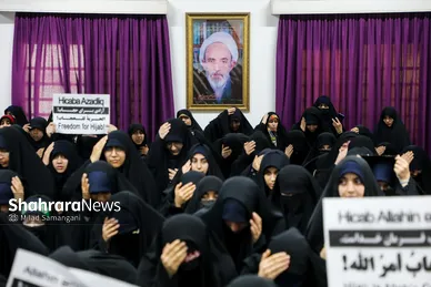 گزارش تصویری | حمایت دانش‌آموزان مشهدی از دختران محجبه جمهوری آذربایجان (۲۲ مهر ۱۴۰۵)