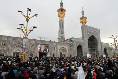 حال و هوای حرم مطهر رضوی در زمان سخنرانی نوروزی مقام معظم رهبری