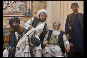 عکس یادگاری طالبان با امیر اسماعیل خان + فیلم