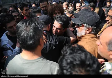 عکس‌هایی از تشییع پیکر رضا داودنژاد