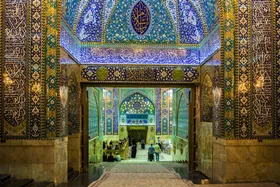 کاشی&zwnj;های حرم امام حسین (ع) با یاد رهبر شهید مزین می&zwnj;شود