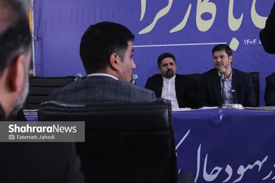 گزارش تصویری | نشست صمیمی با کارگران در ایست‌کار میدان امام‌حسین(ع) مشهد (۱۱ اردیبهشت ۱۴۰۴)