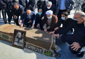 تشییع پیکر حاج حیدر رحیم&zwnj;پور ازغدی در حرم مطهر رضوی