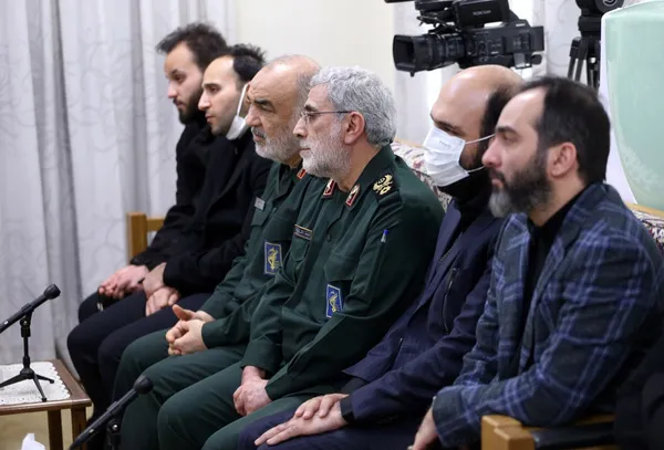 رهبر معظم انقلاب در دیدار با خانواده شهید سلیمانی: مهم‌ترین نقش و خدمت این شهید بزرگوار، احیای جبهۀ مقاومت در منطقه بوده است