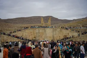 حضور ۱۰ هزار نفر هنگام تحویل سال ۱۴۰۳ در تخت جمشید