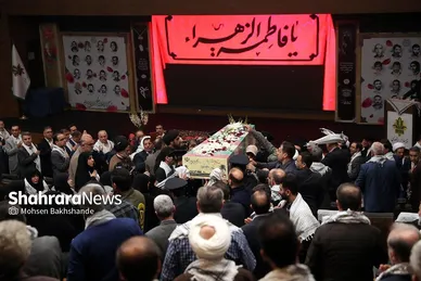 گزارش تصویری | بدرقه پیکر شهید گمنام دفاع مقدس در همایش سالیانه بسیجیان در مشهد