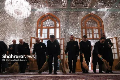 آیین جاروکشی حرم مطهر رضوی