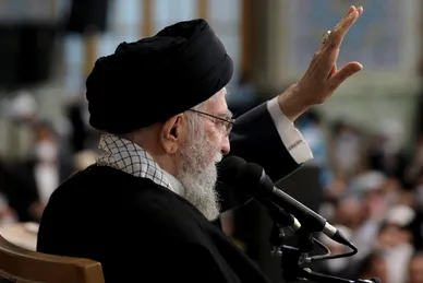 حضور و سخنرانی رهبر انقلاب در اجتماع زائران و مجاوران حرم مطهر رضوی