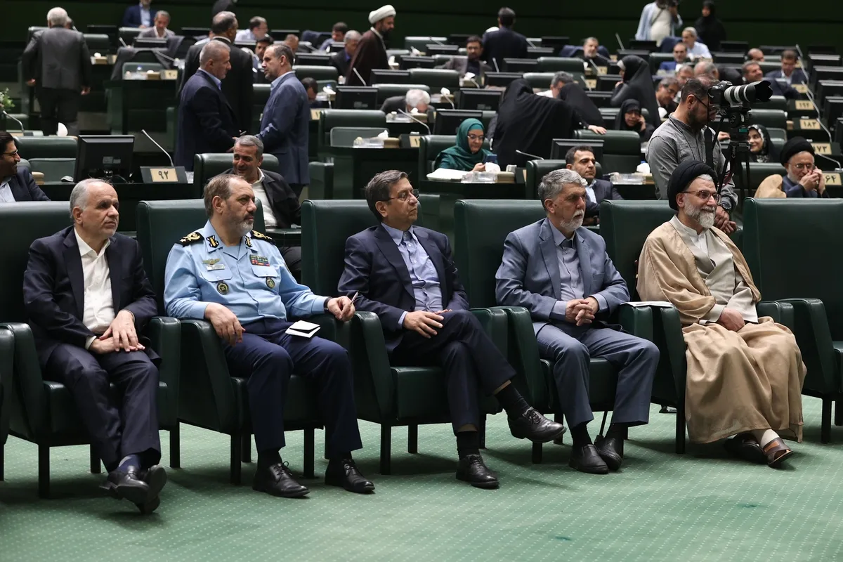 موافقان و مخالفان وزیر پیشنهادی دفاع و پشتیبانی نیروهای مسلح دولت چهاردهم چه گفتند؟