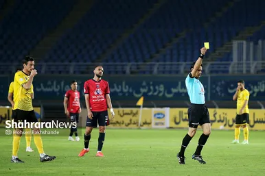 بازی دو تیم نساجی مازندران و سپاهان اصفهان در لیگ برتر