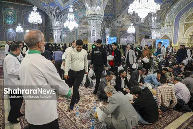گزارش تصویری | ضیافت افطار در حرم مطهر رضوی
