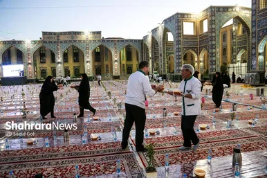 ضیافت افطاری زائران حرم مطهر رضوی