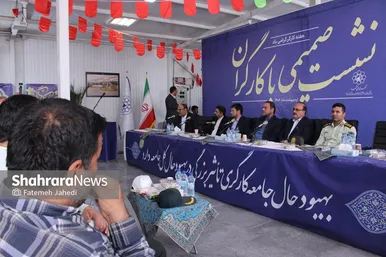 گزارش تصویری | نشست صمیمی با کارگران در ایست‌کار میدان امام‌حسین(ع) مشهد (۱۱ اردیبهشت ۱۴۰۴)