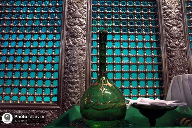 غبارروبی ضریح مطهر رضوی به مناسبت دهه کرامت
