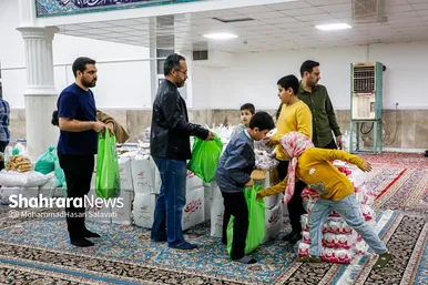 گزارش تصویری | تهیه ۱۰۰۰ بسته معیشتی برای ۱۰۰۰ خانواده نیازمند مشهدی