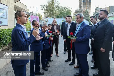 گزارش تصویری | آیین اهدای ۳۰۰ دستگاه ویلچر و بسته تحصیلی به معلولان و دانش‌آموزان تحت پوشش بهزیستی خراسان رضوی
