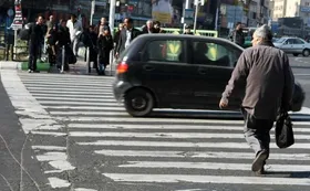 بیشترین آمار تصادفات مربوط به عابران ۵۰ سال به بالا است + فیلم