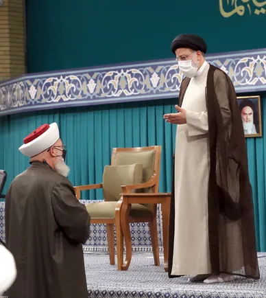 دیدار جمعی از مسئولان نظام و مهمانان شرکت کننده در کنفرانس وحدت اسلامی با رهبر معظم انقلاب